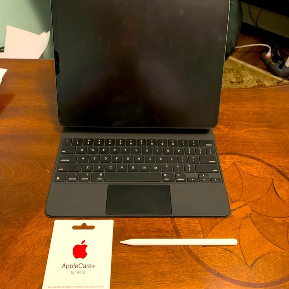 iPad Pro 12.9 screen, 256GB, pen and keypad